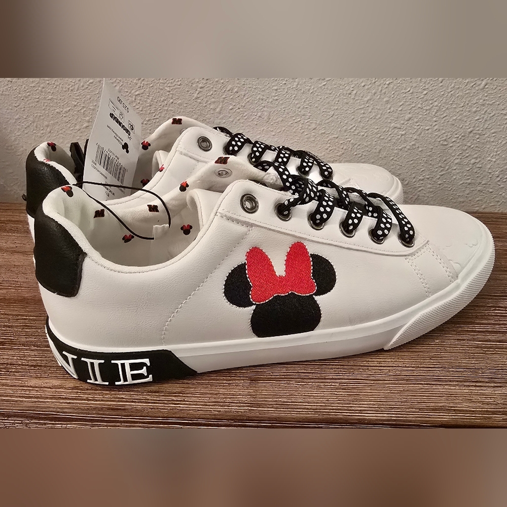 Disney Minnie Mouse Womens Shoes - White with Black Accents, New! Size 8.5 Cute